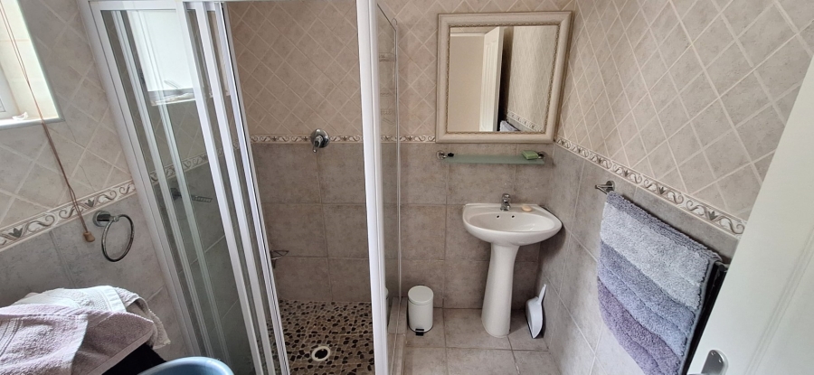 4 Bedroom Property for Sale in Vleesbaai Western Cape